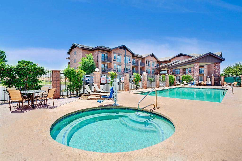 Days-Inn-&-Suites-by-Wyndham-Page-Lake-Powell