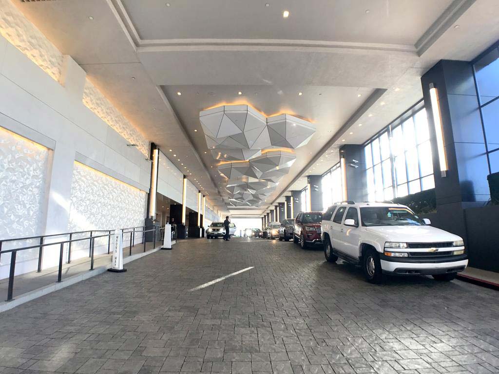 Lobby-of-Hilton-Los-Angeles-Airport