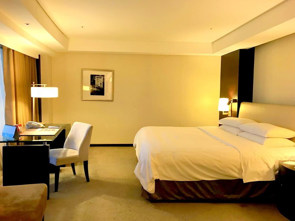 Room of Shangri-La's Far Eastern Plaza Hotel Tainan