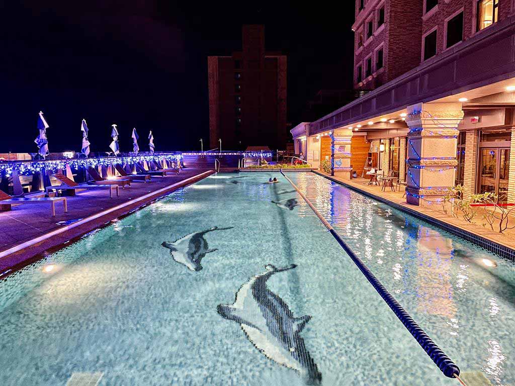 swimming-pool-of-fullon-hotel-hualien