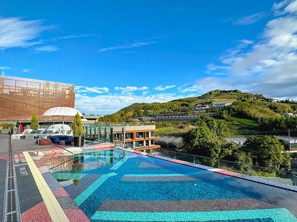 swimming-pool-of-Hotel-Indigo-Alishan